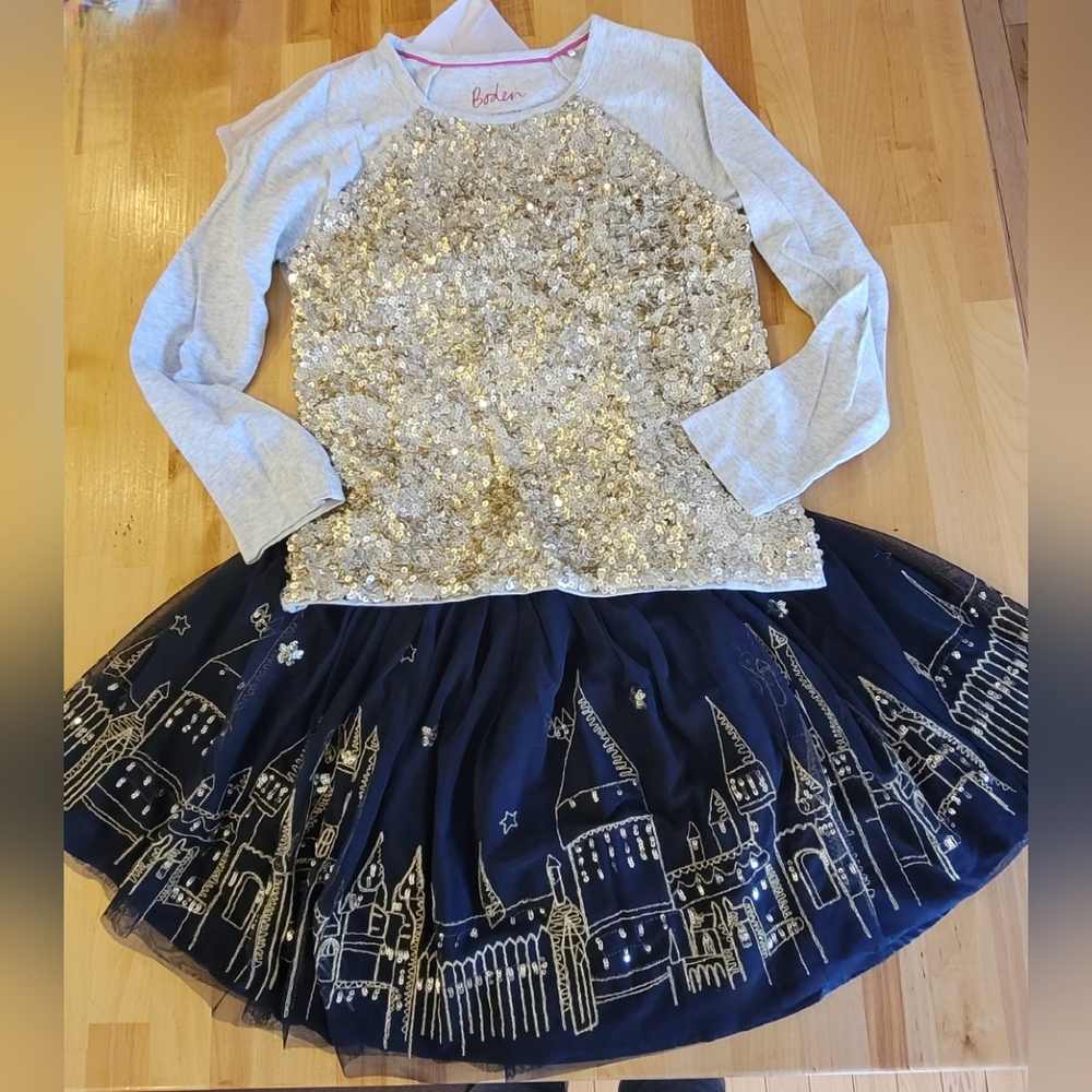 Mini Boden Harry Potter Navy Blue Skirt 9/10 with Gold Embroidery. Top 8/9